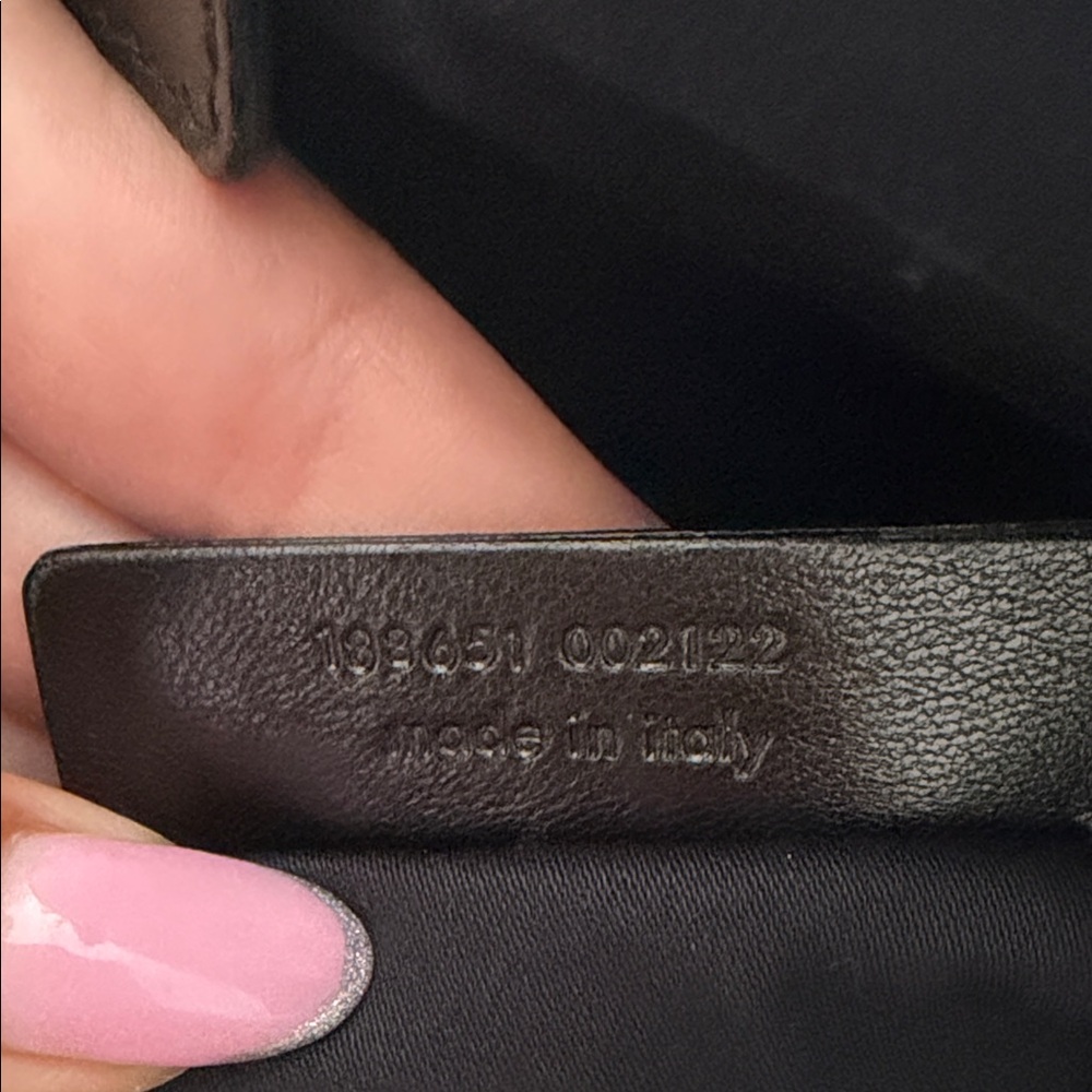 Yves✨ Saint Laurent ✨🖤Black Patent 🖤Tote with Gold Script - Picture 7 of 8
